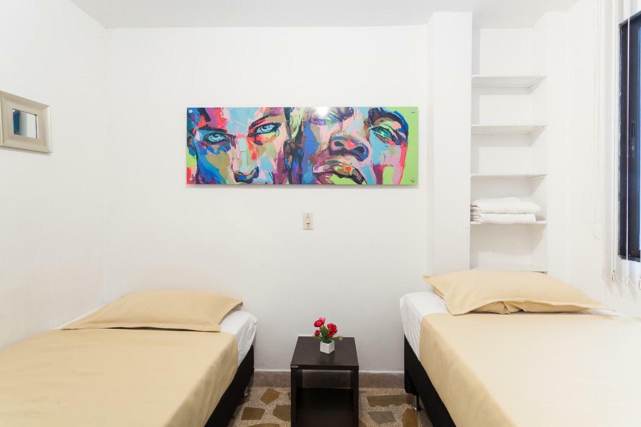 Apartamentos Amoblados Jg De La 70 Medellín Kültér fotó