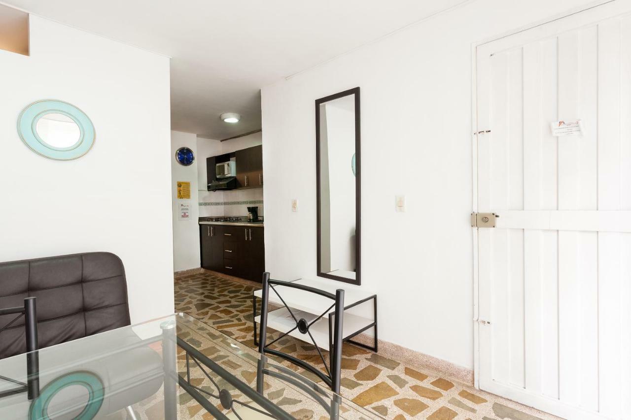 Apartamentos Amoblados Jg De La 70 Medellín Kültér fotó