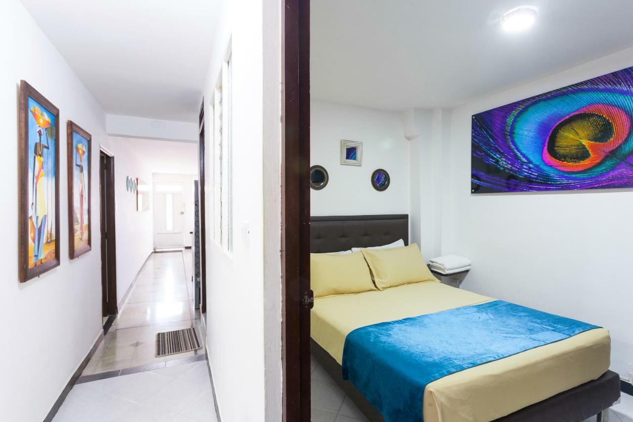 Apartamentos Amoblados Jg De La 70 Medellín Kültér fotó