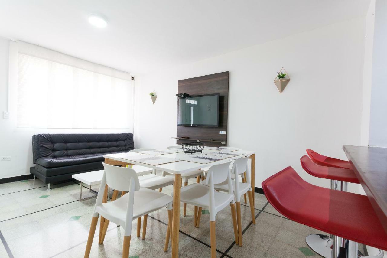 Apartamentos Amoblados Jg De La 70 Medellín Kültér fotó