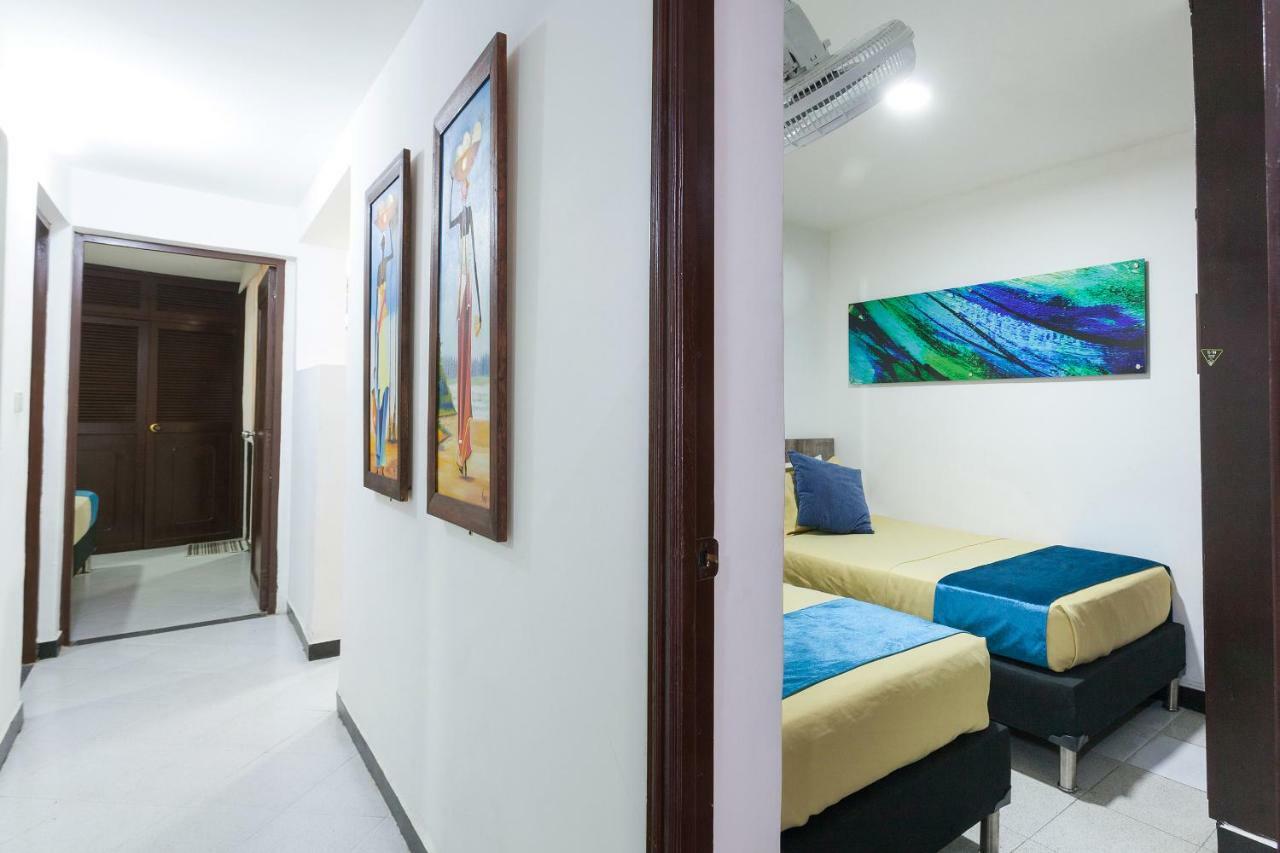 Apartamentos Amoblados Jg De La 70 Medellín Kültér fotó