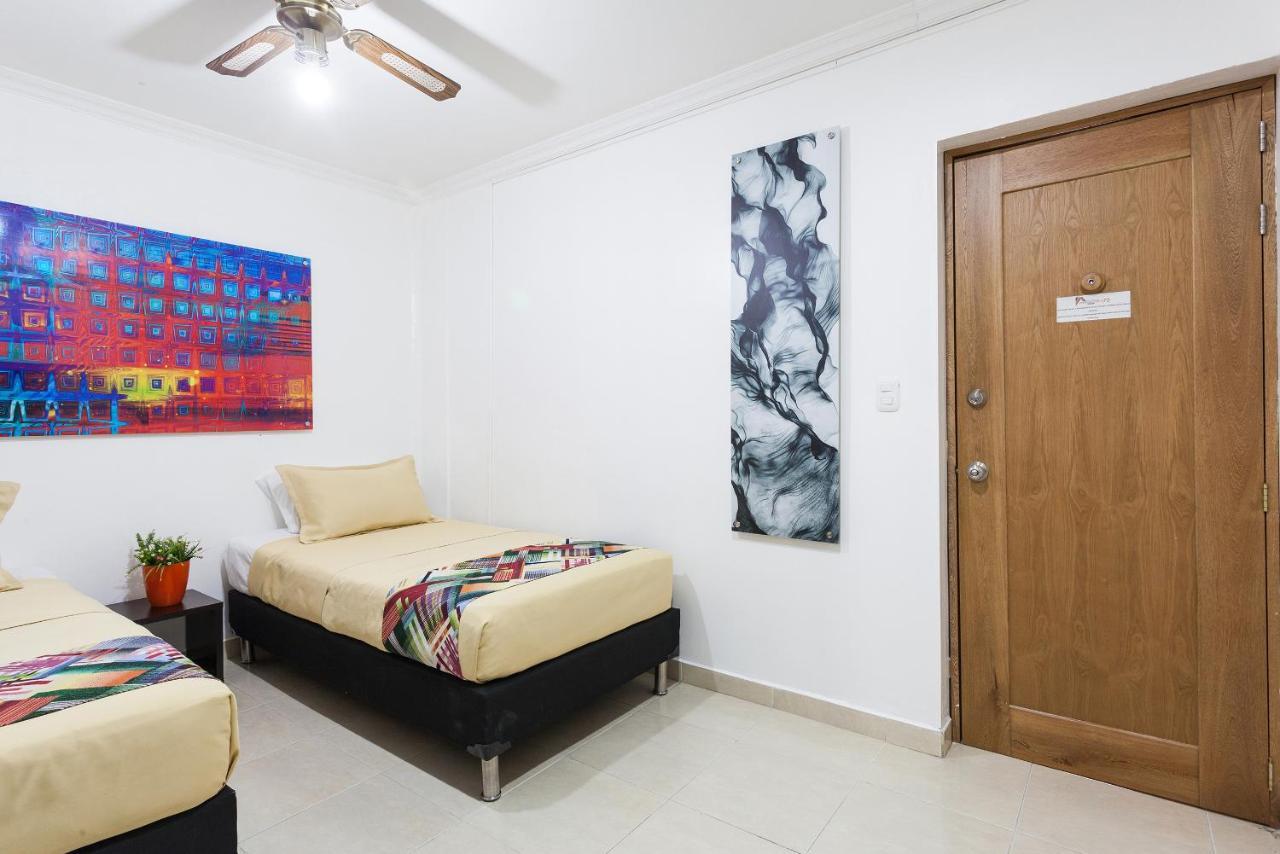 Apartamentos Amoblados Jg De La 70 Medellín Kültér fotó