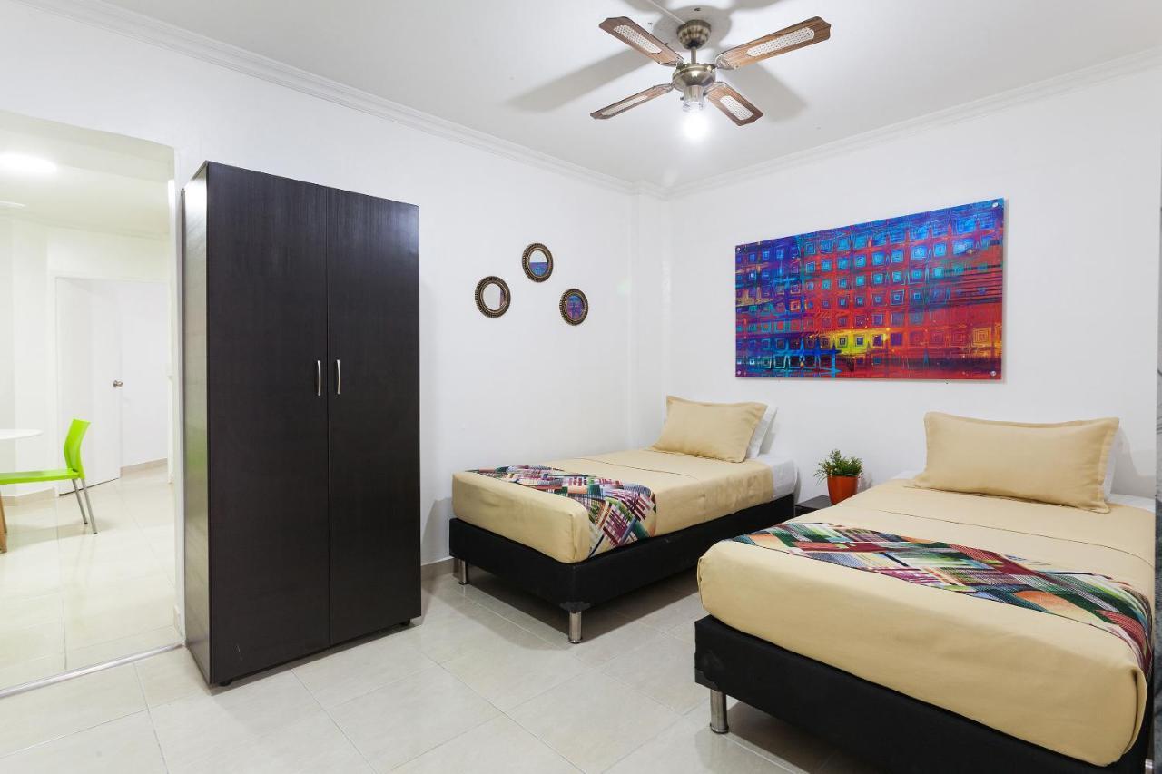 Apartamentos Amoblados Jg De La 70 Medellín Kültér fotó
